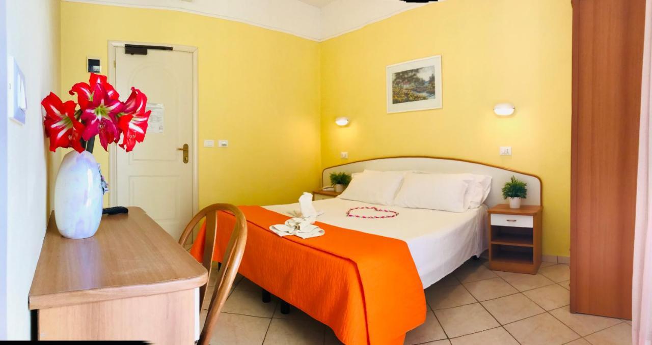 Hotel Naica Rimini Esterno foto