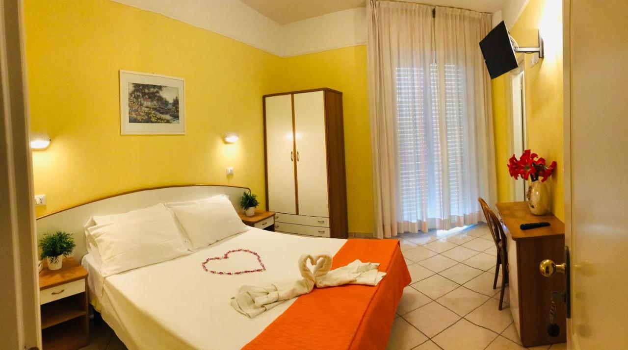 Hotel Naica Rimini Esterno foto