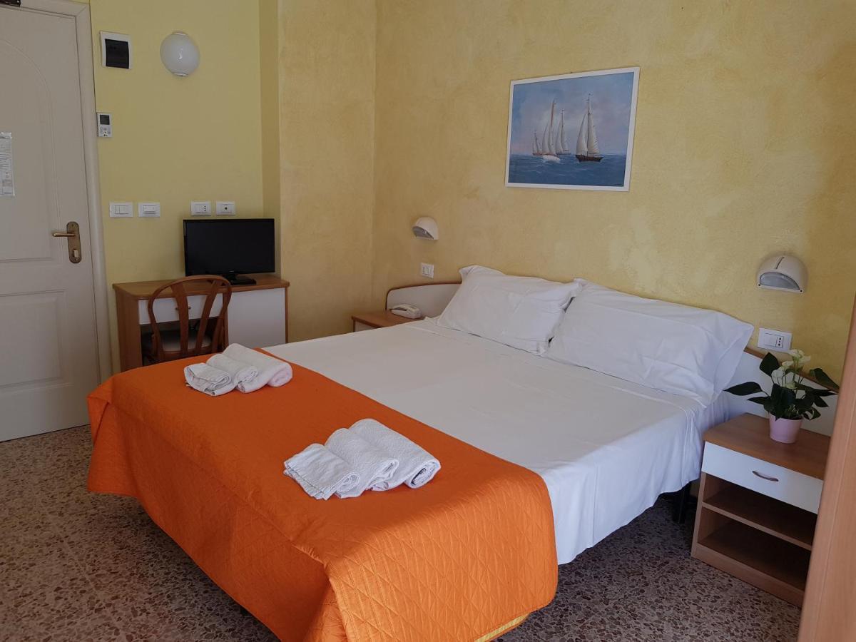 Hotel Naica Rimini Esterno foto