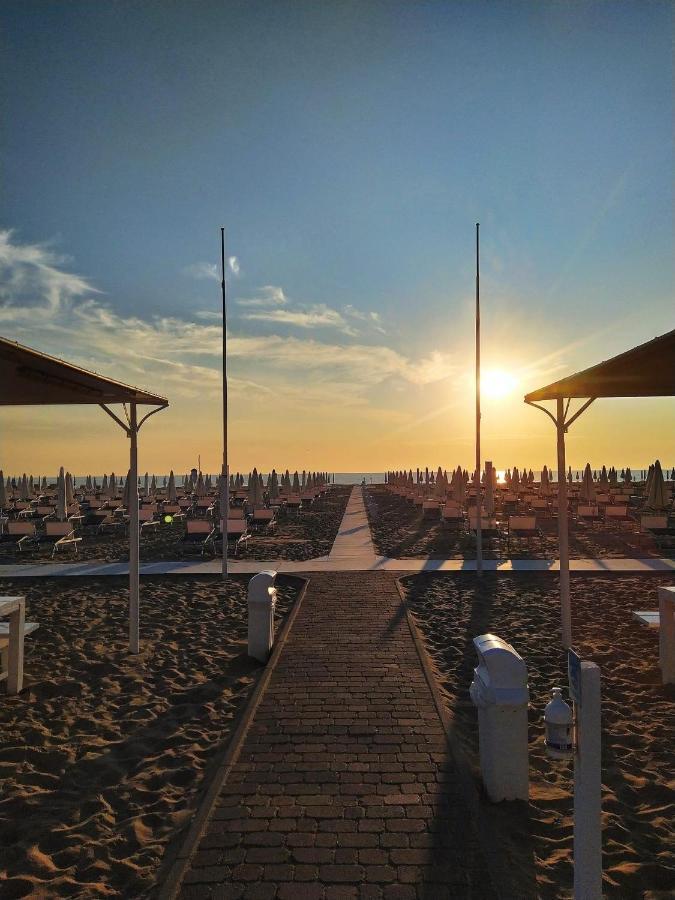 Hotel Naica Rimini Esterno foto