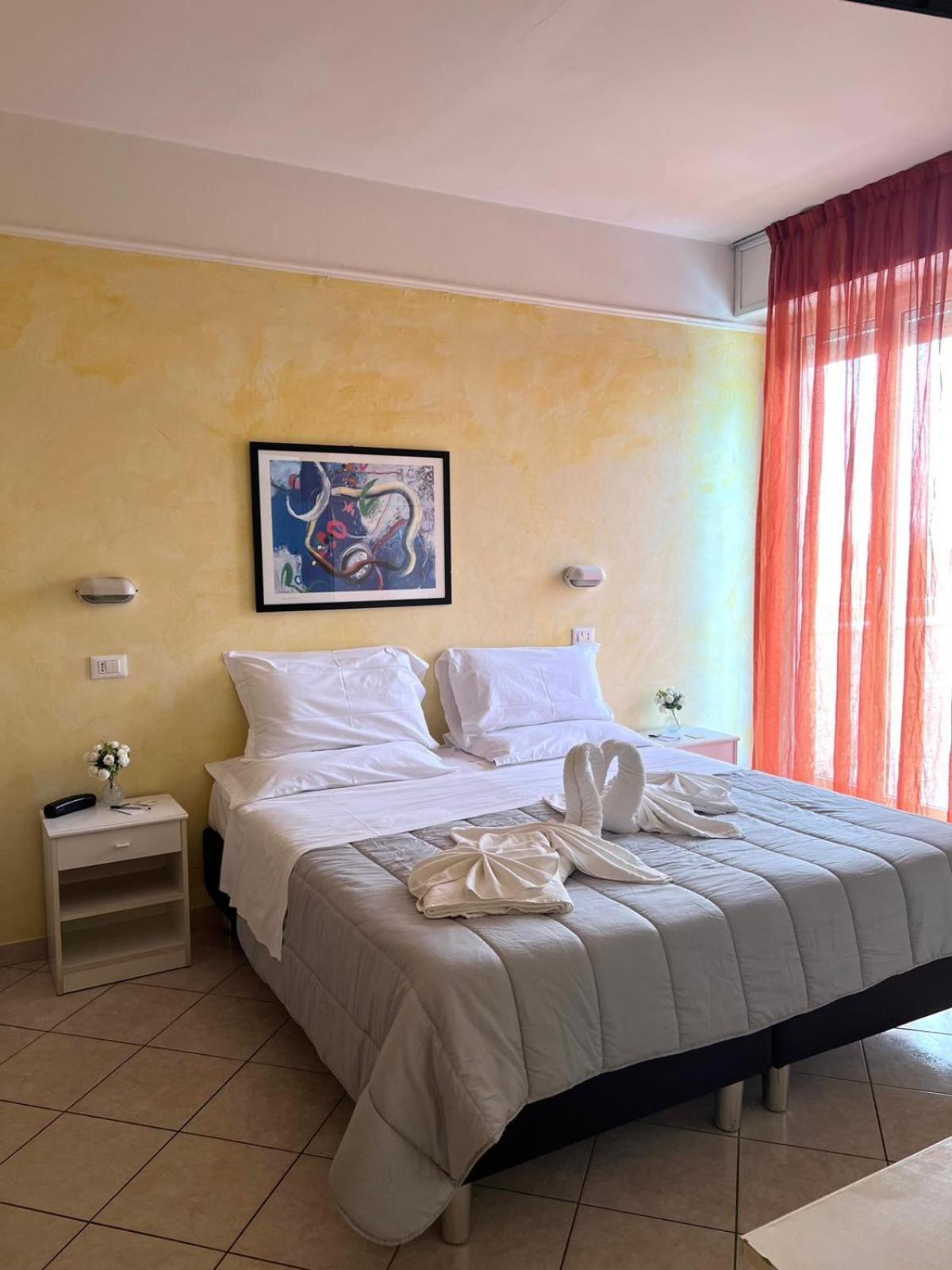 Hotel Naica Rimini Esterno foto
